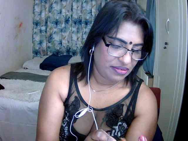 indiandelight001 Live Webcam on BongaCams