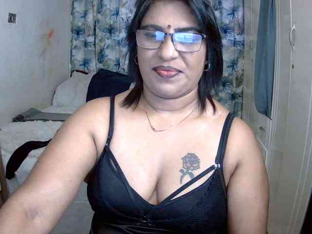 indiandelight001 Live Webcam on BongaCams