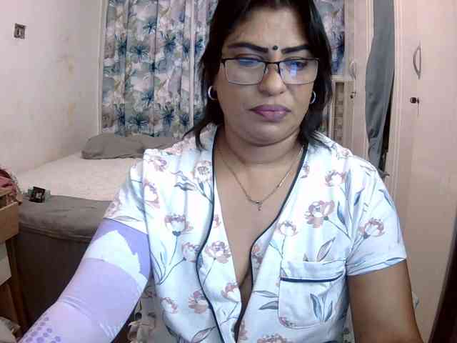 indiandelight001 Live Webcam on BongaCams