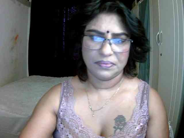 indiandelight001 Live Webcam on BongaCams