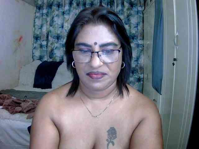 Indiandelight001's cam show statistics and live stream