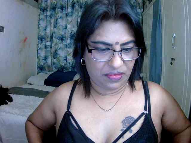 Indiandelight001's cam show statistics and live stream