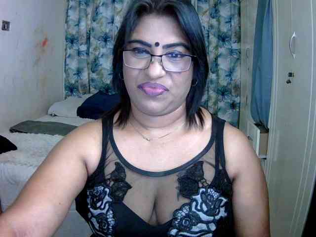 indiandelight001 Live Webcam on BongaCams