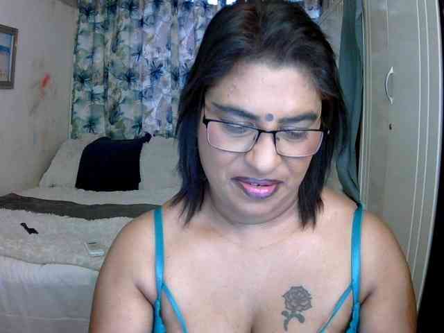 indiandelight001 Live Webcam on BongaCams