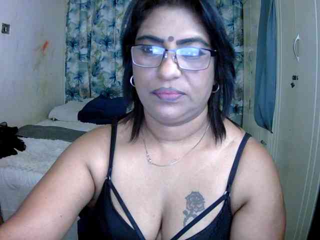 Indiandelight001's cam show statistics and live stream