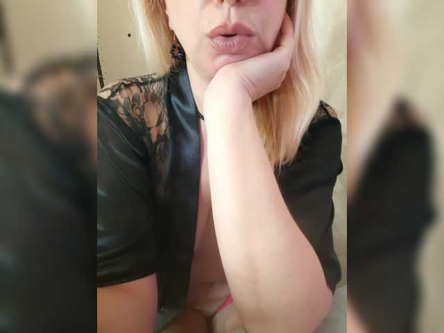 YourSweetMilf — live female cam