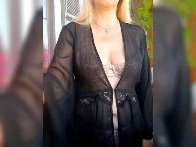 YourSweetMilf webcam