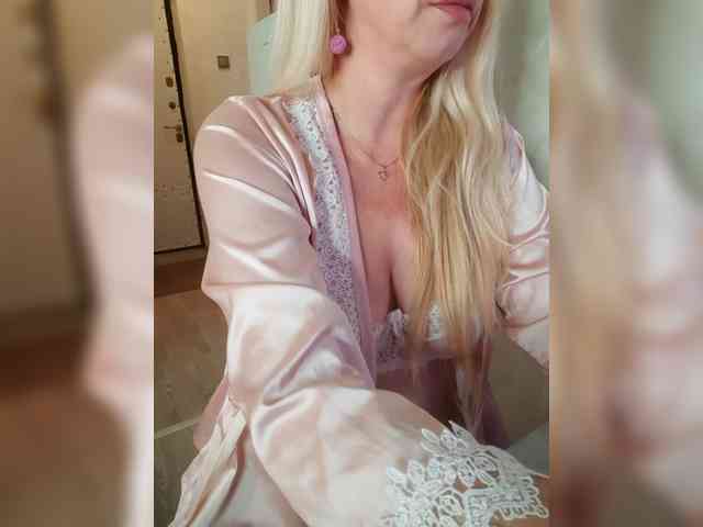 YourSweetMilf webcam