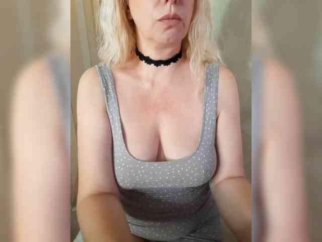 YourSweetMilf webcam