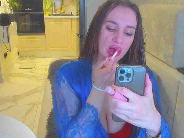 LikaStarrr1 webcam