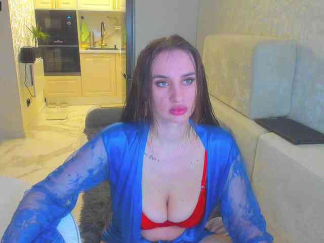 LikaStarrr1 webcam