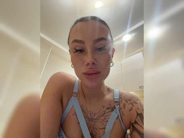GoddessAsty live cam on BongaCams