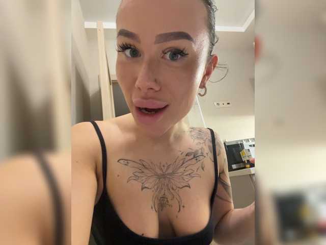 GoddessAsty live cam on BongaCams