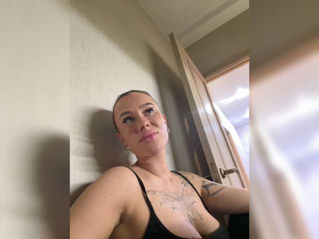 GoddessAsty live cam on BongaCams