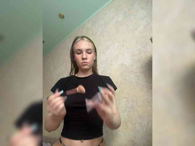 Goddessasty's cam show statistics and live stream
