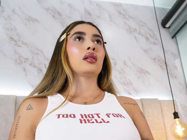 Annyy-Rosse's BongaCams show and profile