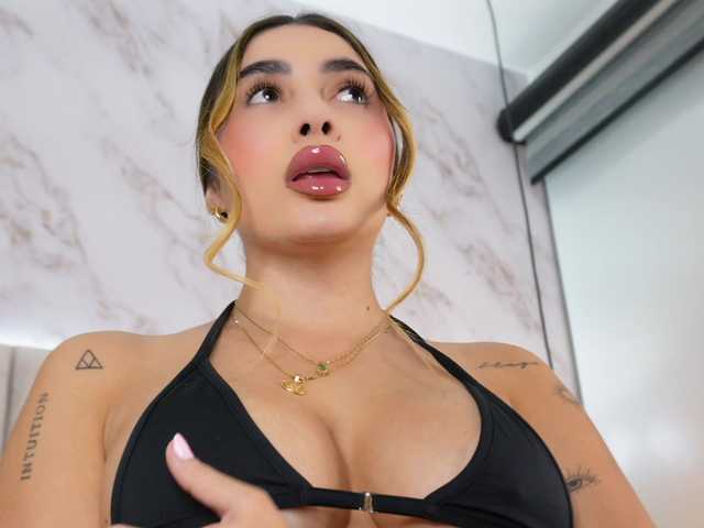 Annyy-Rosse's BongaCams show and profile