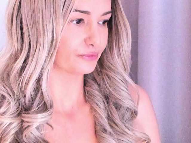 Anya3 live cam on BongaCams
