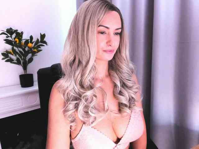 WickedJolie webcam