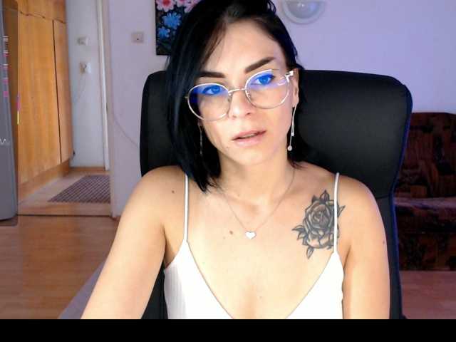 Sexmilfxx live cam on BongaCams