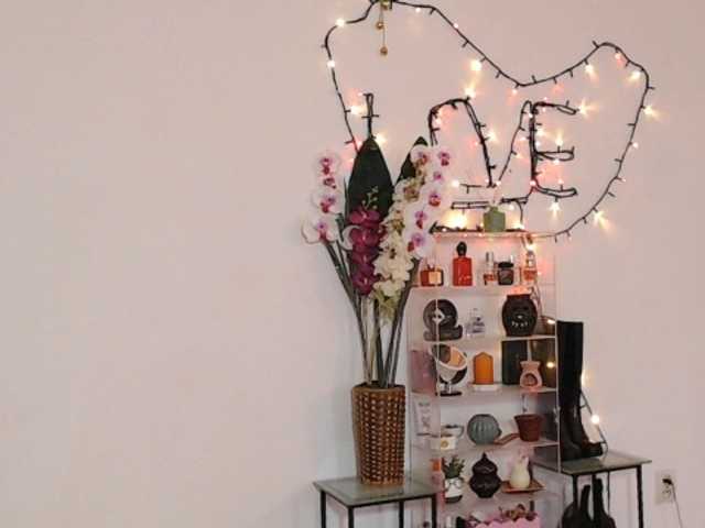 Sexmilfxx's BongaCams show and profile