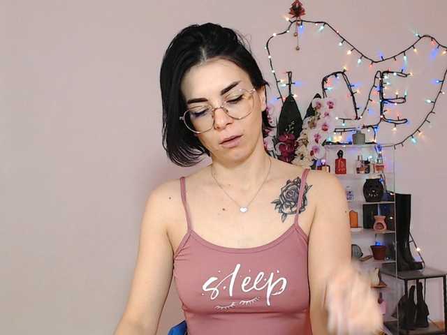 Sexmilfxx's BongaCams show and profile