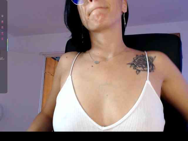 Sexmilfxx webcam