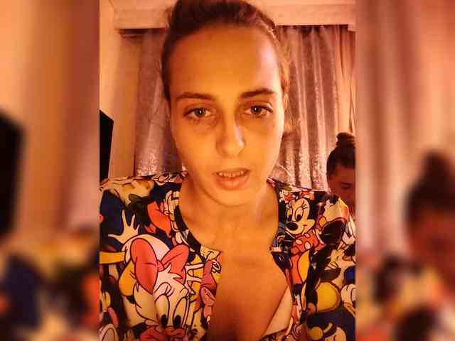 2laski2's cam show statistics and live stream