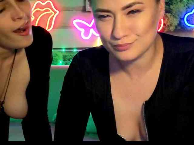 2laski2's cam show statistics and live stream