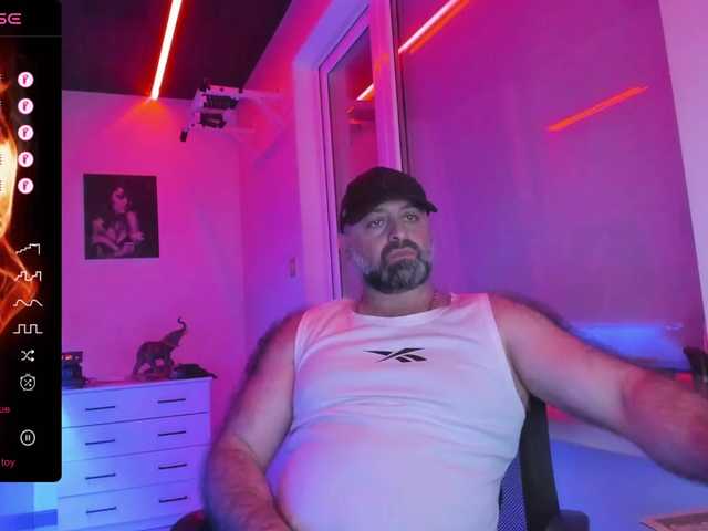 MikeBear live webcam show