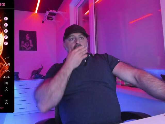 MikeBear live webcam show