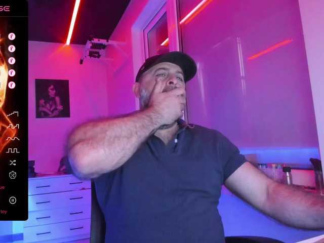 MikeBear live webcam show