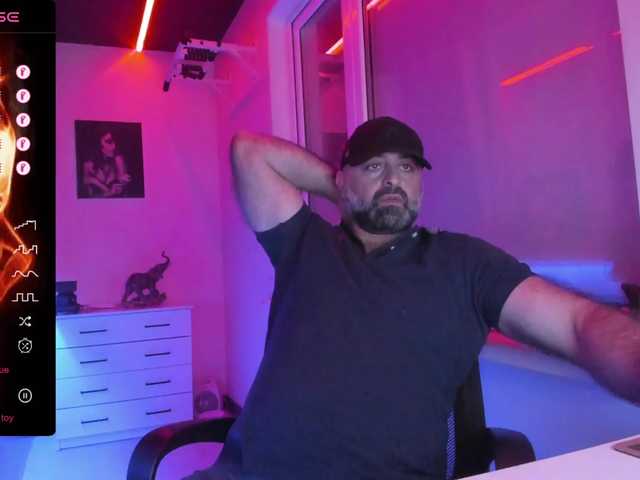 MikeBear live webcam show