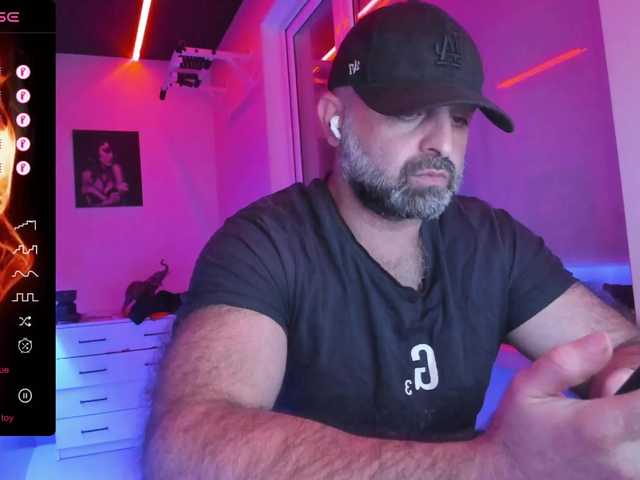 MikeBear live cam