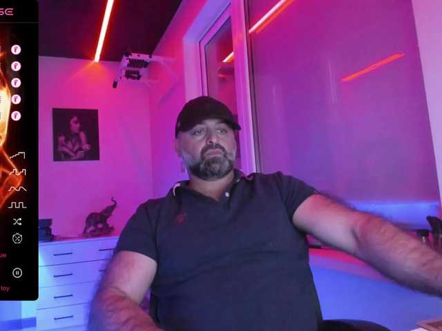 MikeBear live webcam show