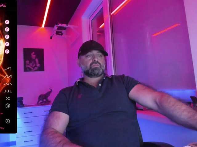 MikeBear live webcam show