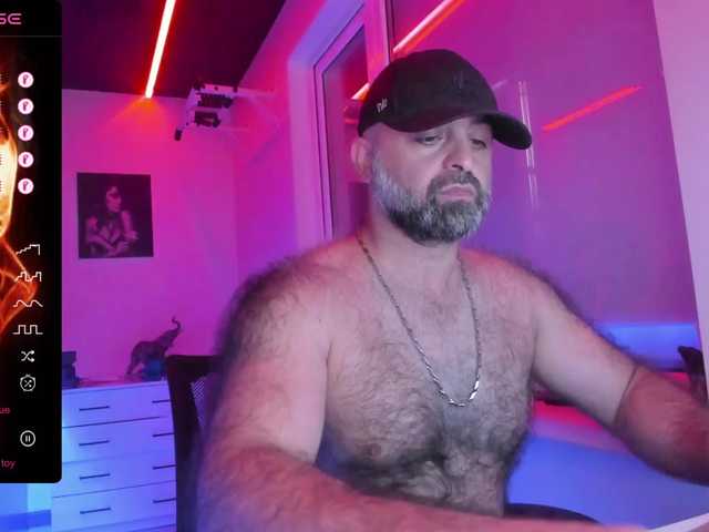 MikeBear live webcam show