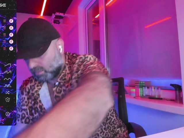 MikeBear — live male cam