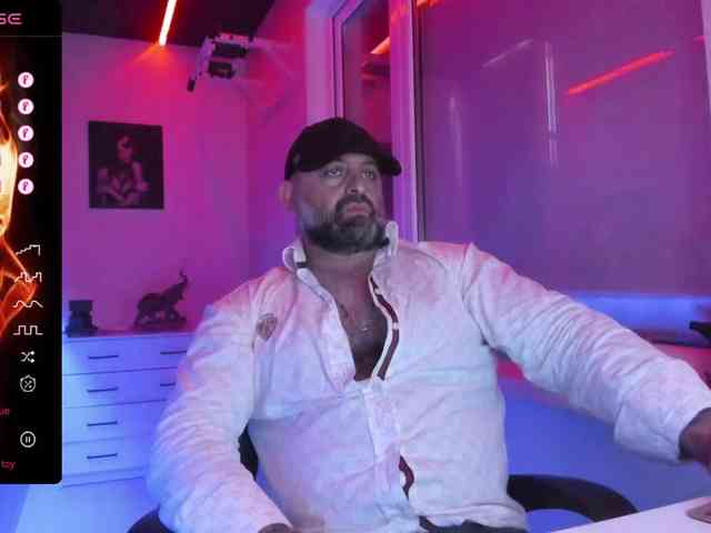 magabear Sex Cam Show