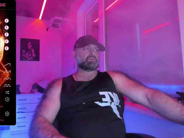 magabear Sex Cam Show