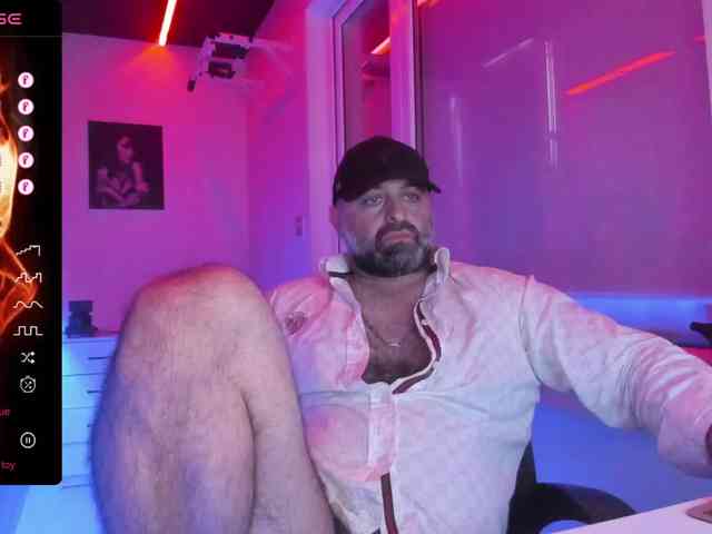 magabear Sex Cam Show
