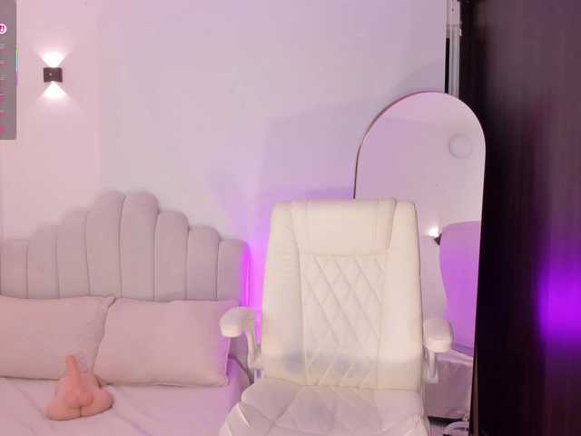 Chat with AmberLewis live cam