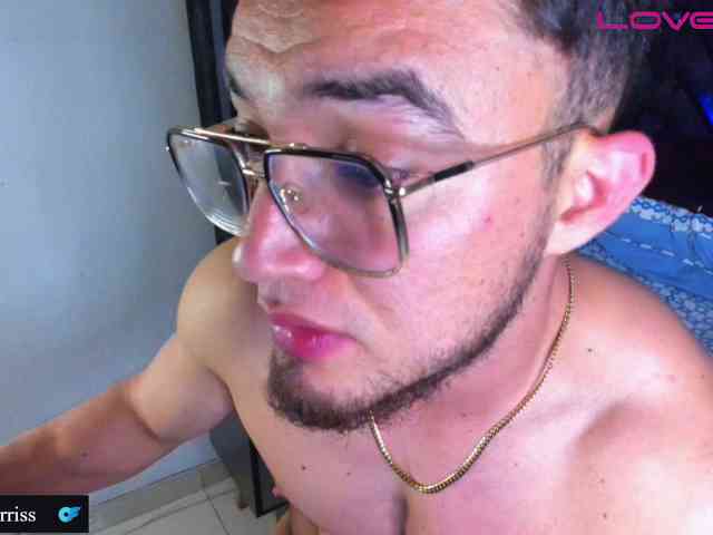 AndrewHarriss Live Webcam on BongaCams