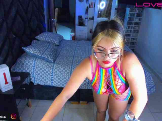 Andrewharriss's cam show statistics and live stream