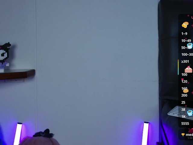 levi-cloud live cam on BongaCams