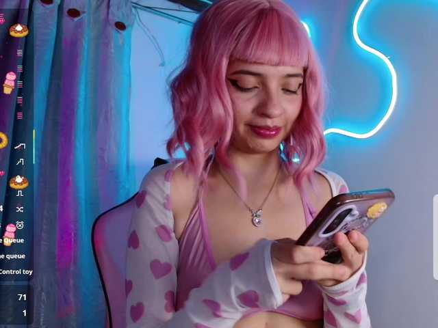 levi-cloud live cam on BongaCams