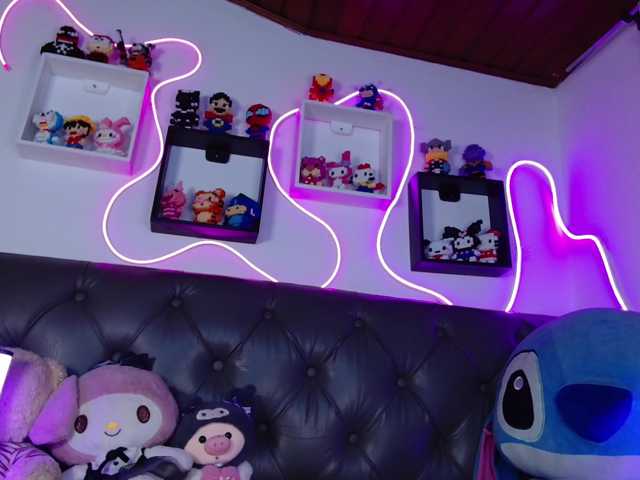 levi-cloud live cam on BongaCams