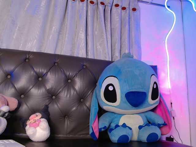 levi-cloud live cam on BongaCams