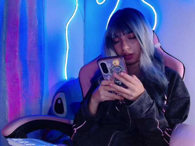 levi-cloud live cam on BongaCams