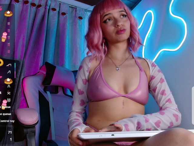levi-cloud live cam on BongaCams